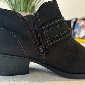 NWOT***Clarks BlackSuede Ankle Boots with Stitch Detail